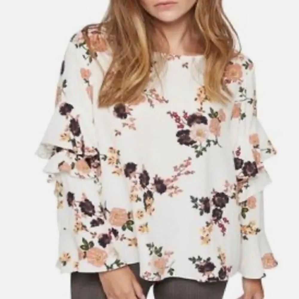Sanctuary white floral ruffled sleeve blouse